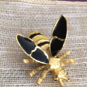 Vintage bumblebee 3-D enamel brooch